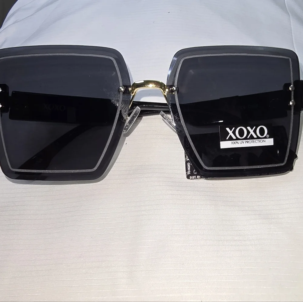 XOXO Gold and‎ Black Oversized Sunglasses